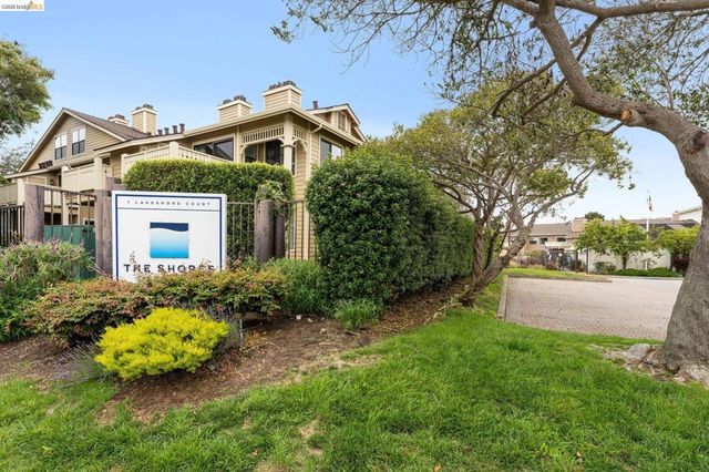 142 Shoreline Ct, Richmond, CA 94804