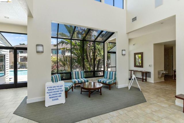 142 Shoreline Ct, Richmond, CA 94804