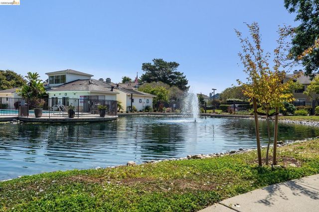 142 Shoreline Ct, Richmond, CA 94804