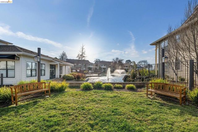142 Shoreline Ct, Richmond, CA 94804