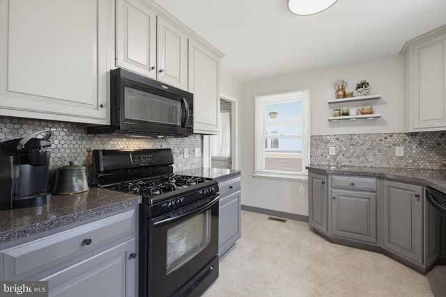 1316 MEADOWCREEK LN, Lancaster, PA 17603