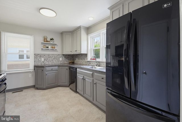 1316 MEADOWCREEK LN, Lancaster, PA 17603