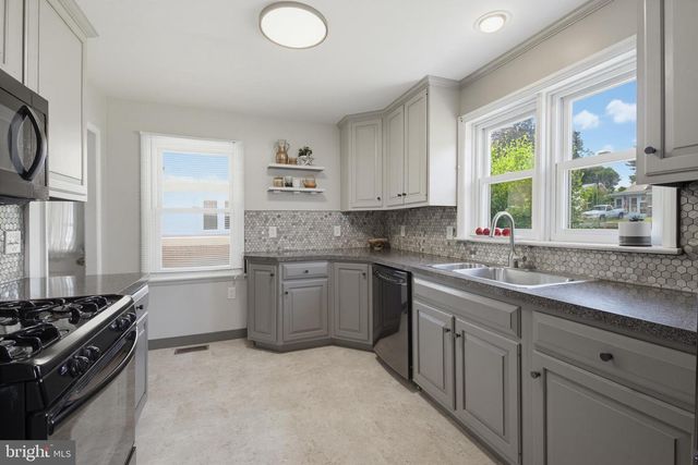 1316 MEADOWCREEK LN, Lancaster, PA 17603
