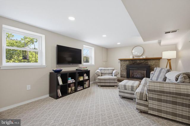 1316 MEADOWCREEK LN, Lancaster, PA 17603