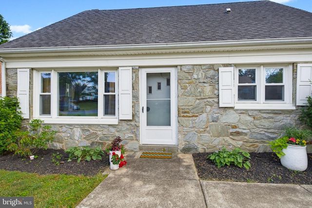 1316 MEADOWCREEK LN, Lancaster, PA 17603