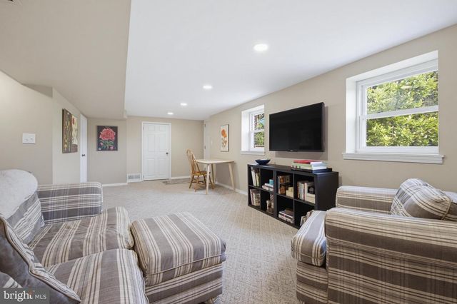 1316 MEADOWCREEK LN, Lancaster, PA 17603