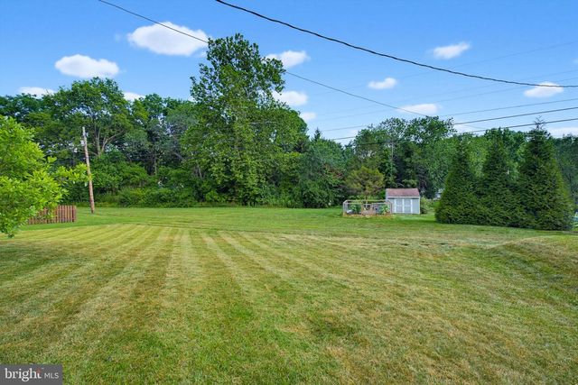 1316 MEADOWCREEK LN, Lancaster, PA 17603