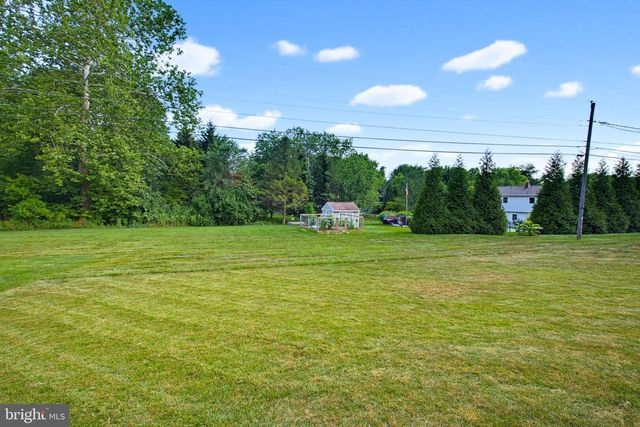 1316 MEADOWCREEK LN, Lancaster, PA 17603