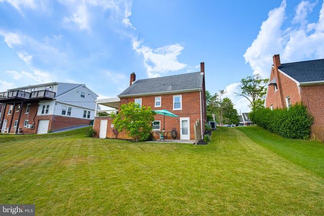 1316 MEADOWCREEK LN, Lancaster, PA 17603