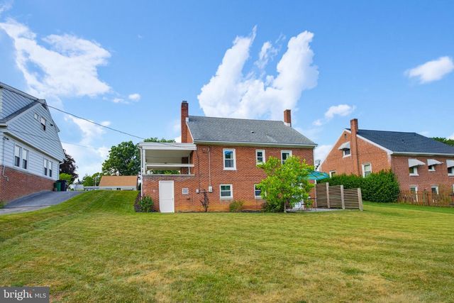 1316 MEADOWCREEK LN, Lancaster, PA 17603