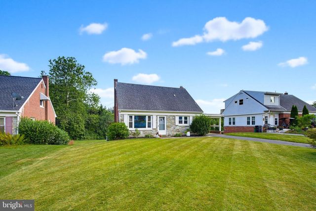 1316 MEADOWCREEK LN, Lancaster, PA 17603