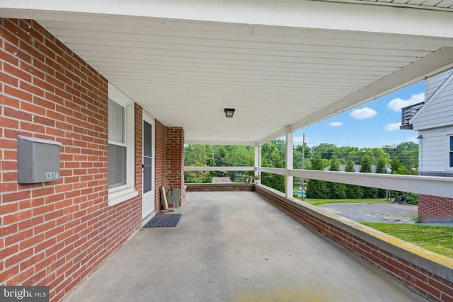 1316 MEADOWCREEK LN, Lancaster, PA 17603