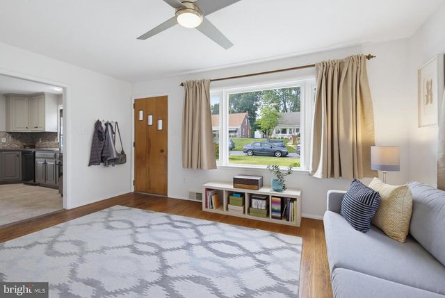 1316 MEADOWCREEK LN, Lancaster, PA 17603