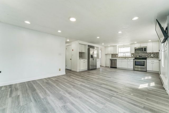 48 Aldrich St, Webster, MA 01570