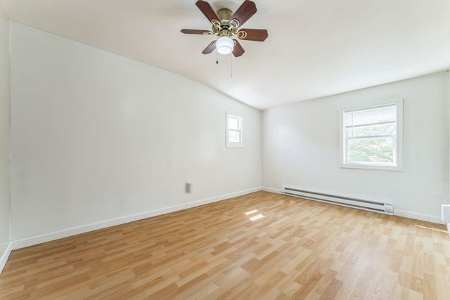 48 Aldrich St, Webster, MA 01570