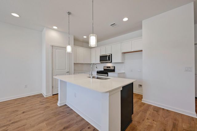 488 Orleanian DR B, Buda, TX 78610