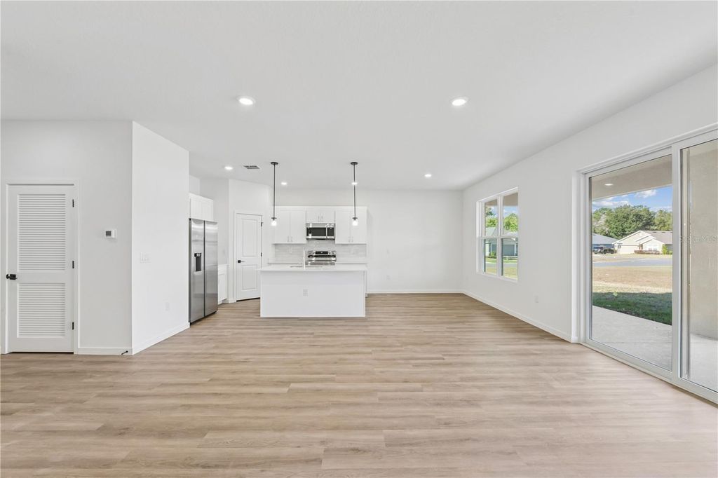 Image 3 of property listing at 17875 SW 68TH PLACE, Dunnellon, FL 34432