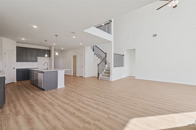 812 Alderwood Drive, Red Oak, TX 75154