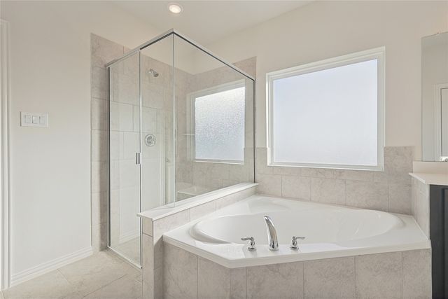 812 Alderwood Drive, Red Oak, TX 75154