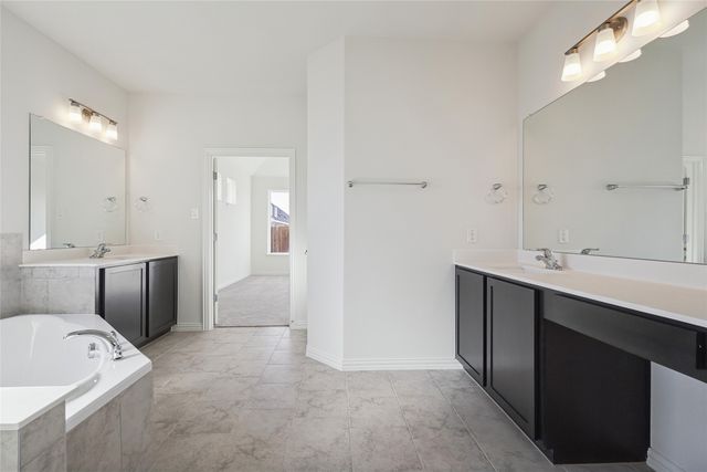 812 Alderwood Drive, Red Oak, TX 75154