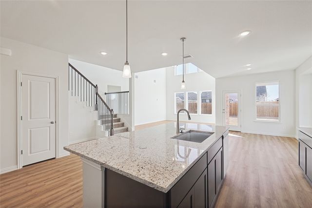 812 Alderwood Drive, Red Oak, TX 75154