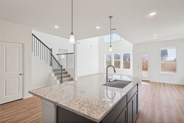 812 Alderwood Drive, Red Oak, TX 75154