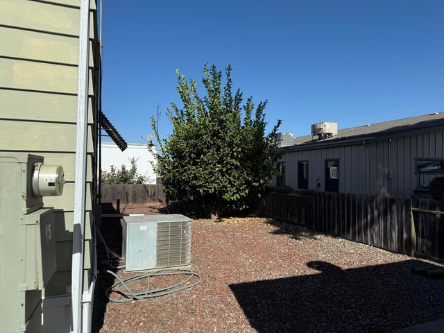 2627 W Midvalley Avenue 95, Visalia, CA 93277