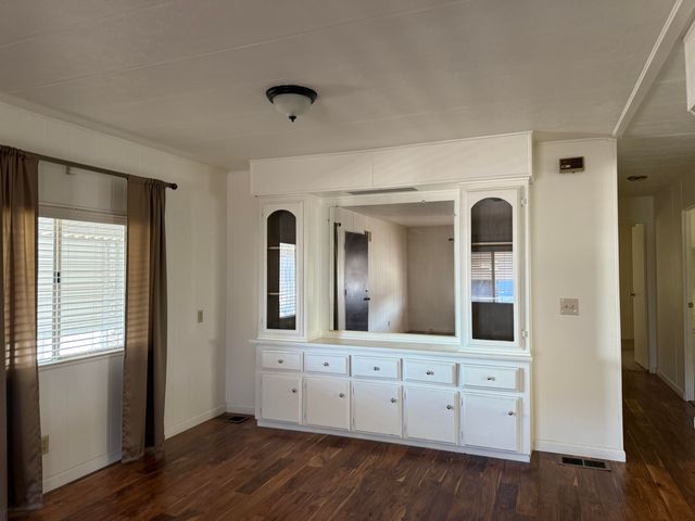 2627 W Midvalley Avenue 95, Visalia, CA 93277