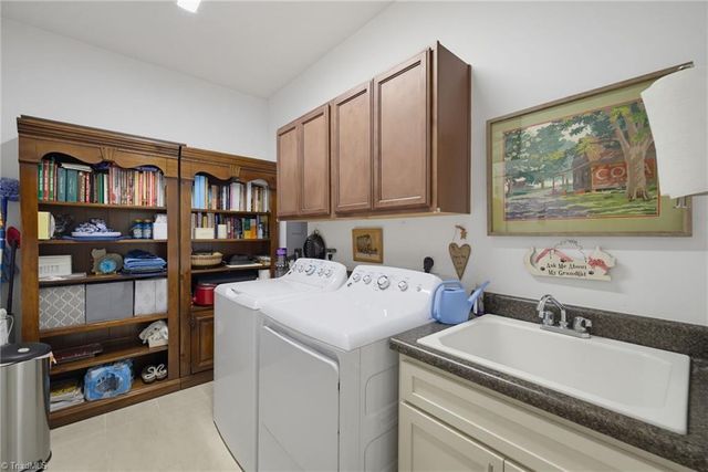 4344 Rockledge Lane, Thomasville, NC 27360
