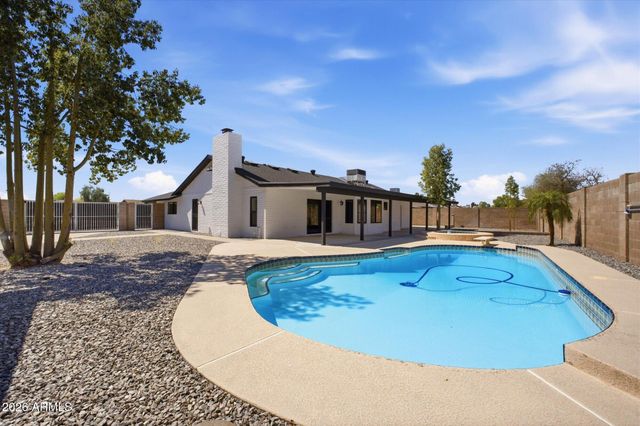 6204 W GARDEN Drive, Glendale, AZ 85304