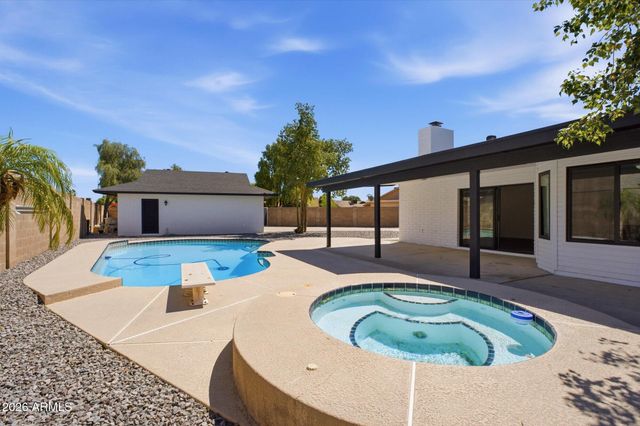 6204 W GARDEN Drive, Glendale, AZ 85304