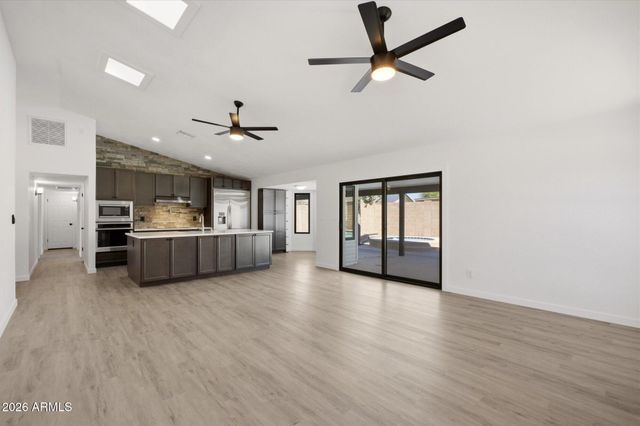 6204 W GARDEN Drive, Glendale, AZ 85304