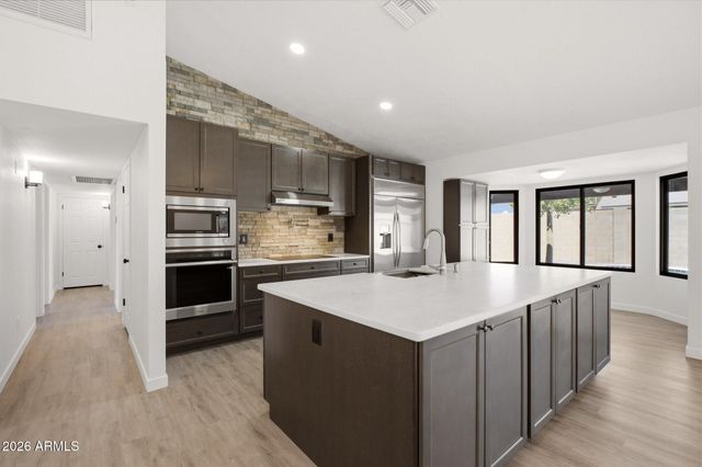 6204 W GARDEN Drive, Glendale, AZ 85304