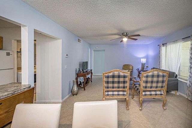 539 Shady Pine Way B2, Greenacres, FL 33415