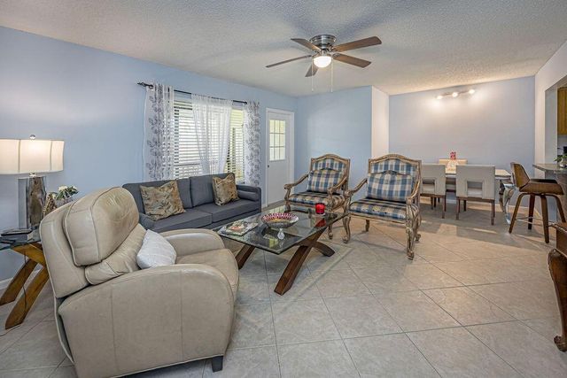 539 Shady Pine Way B2, Greenacres, FL 33415