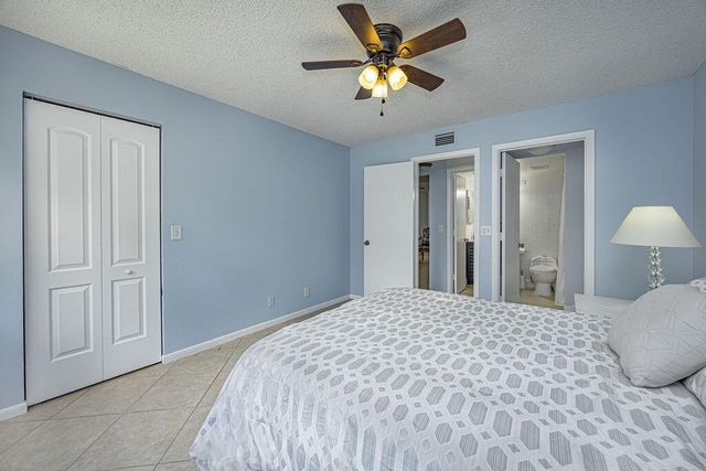 539 Shady Pine Way B2, Greenacres, FL 33415
