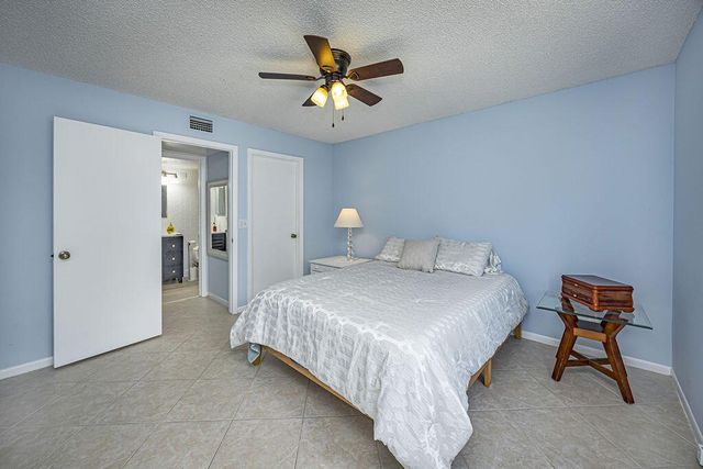 539 Shady Pine Way B2, Greenacres, FL 33415