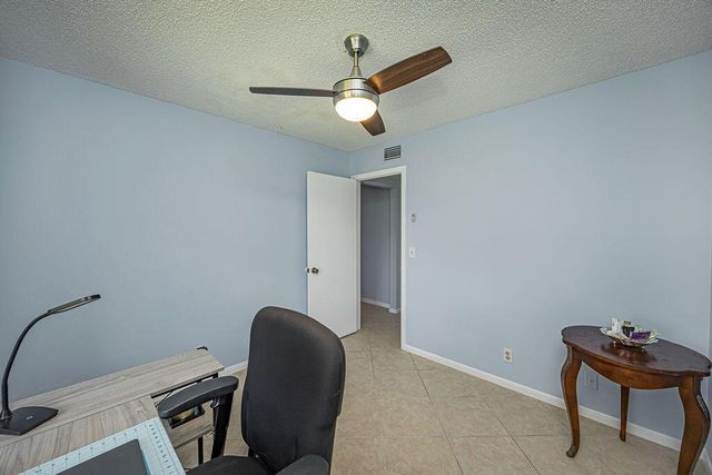 539 Shady Pine Way B2, Greenacres, FL 33415