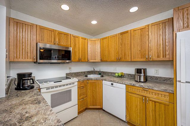539 Shady Pine Way B2, Greenacres, FL 33415