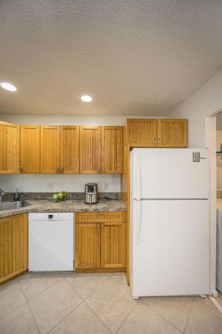 539 Shady Pine Way B2, Greenacres, FL 33415