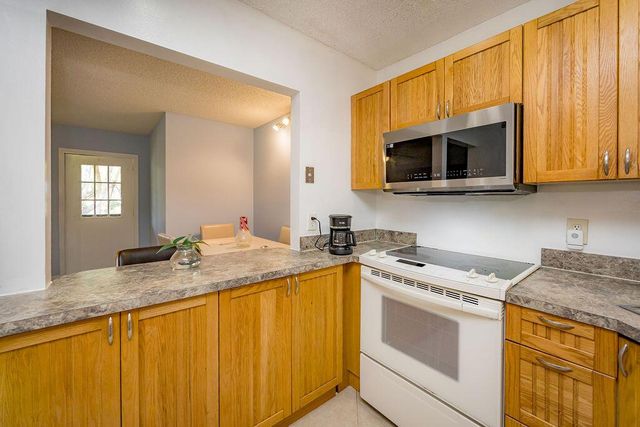 539 Shady Pine Way B2, Greenacres, FL 33415