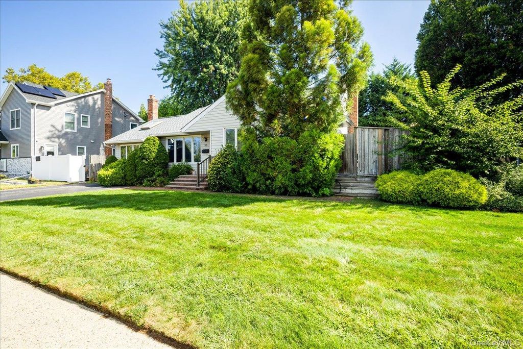 10 Seneca Drive, Massapequa, NY 11758 — photo 2