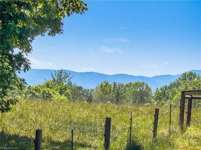147 Handy Walker Street, North Wilkesboro, NC 28659