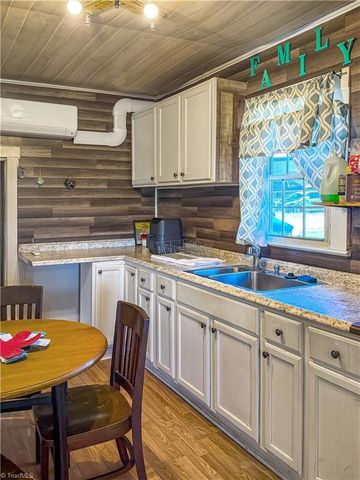 147 Handy Walker Street, North Wilkesboro, NC 28659