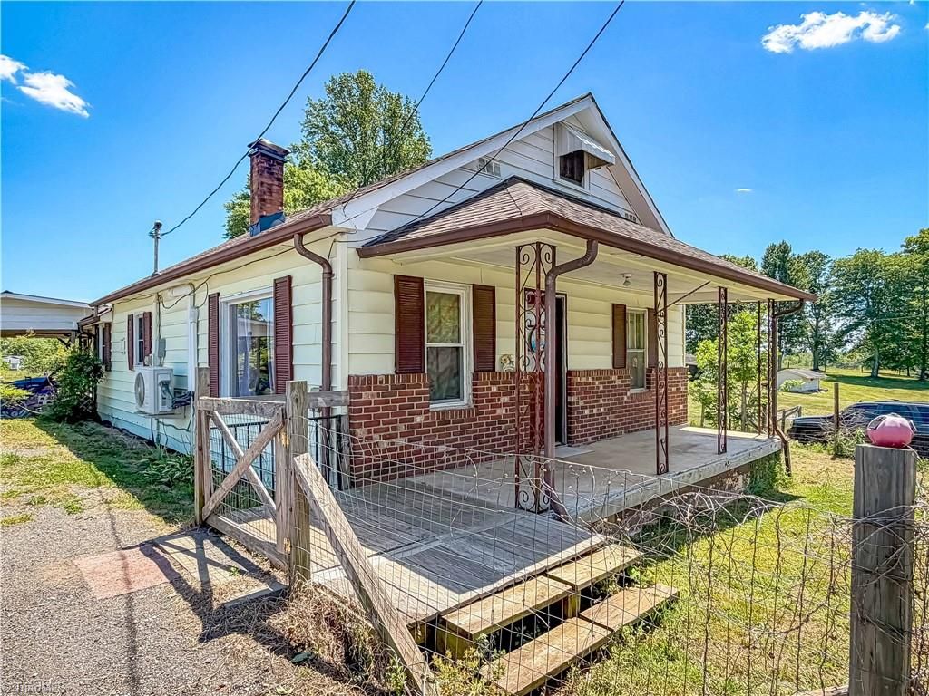 147 Handy Walker Street, North Wilkesboro, NC 28659