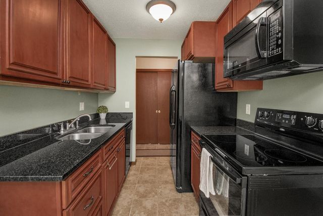 329 Geneva Avenue N 315, Oakdale, MN 55128