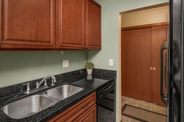 329 Geneva Avenue N 315, Oakdale, MN 55128