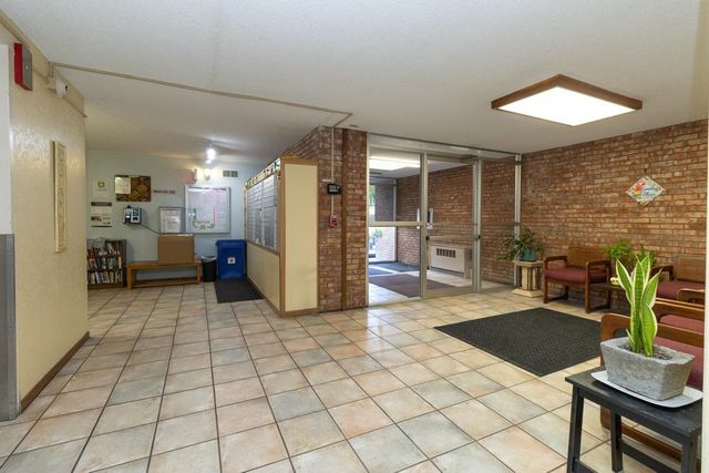 329 Geneva Avenue N 315, Oakdale, MN 55128
