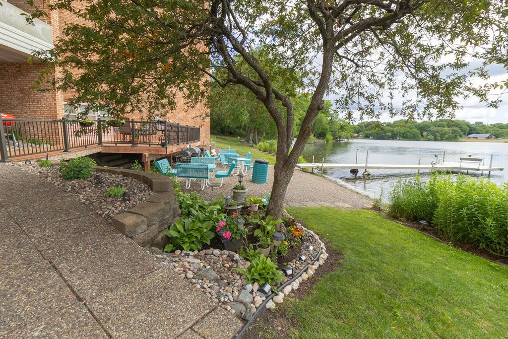 329 Geneva Avenue N 315, Oakdale, MN 55128