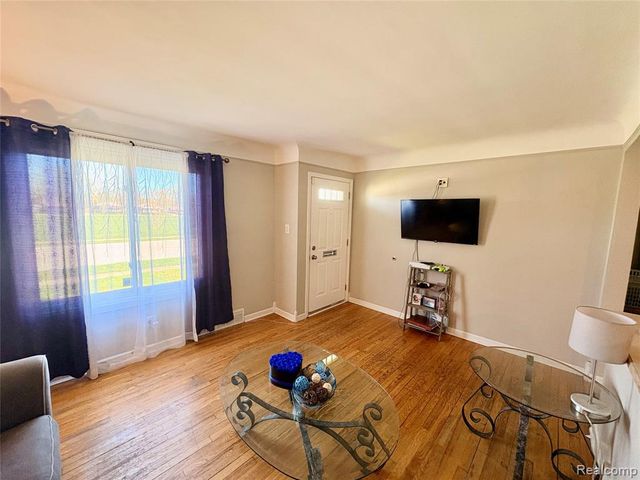 23349 Roxana Avenue, Eastpointe, MI 48021